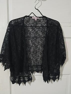 Extra Touch Black Lace Open-Front Shrug with Scalloped Trim